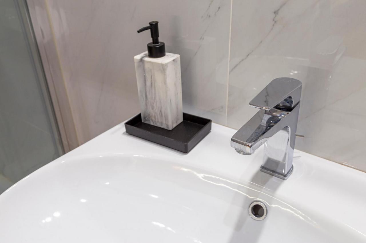 Amazing Studio In The City Center + Wifi Trieste Extérieur photo