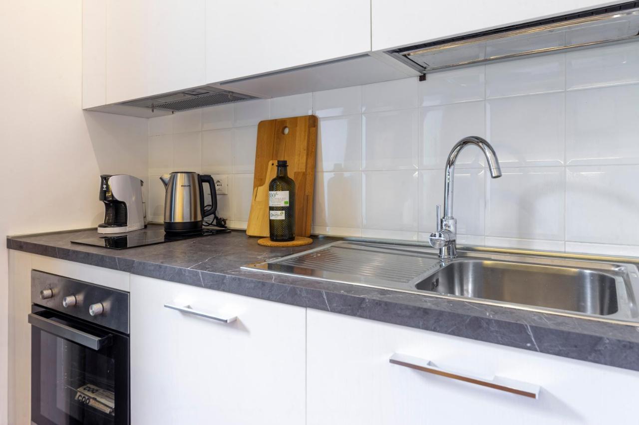 Amazing Studio In The City Center + Wifi Trieste Extérieur photo