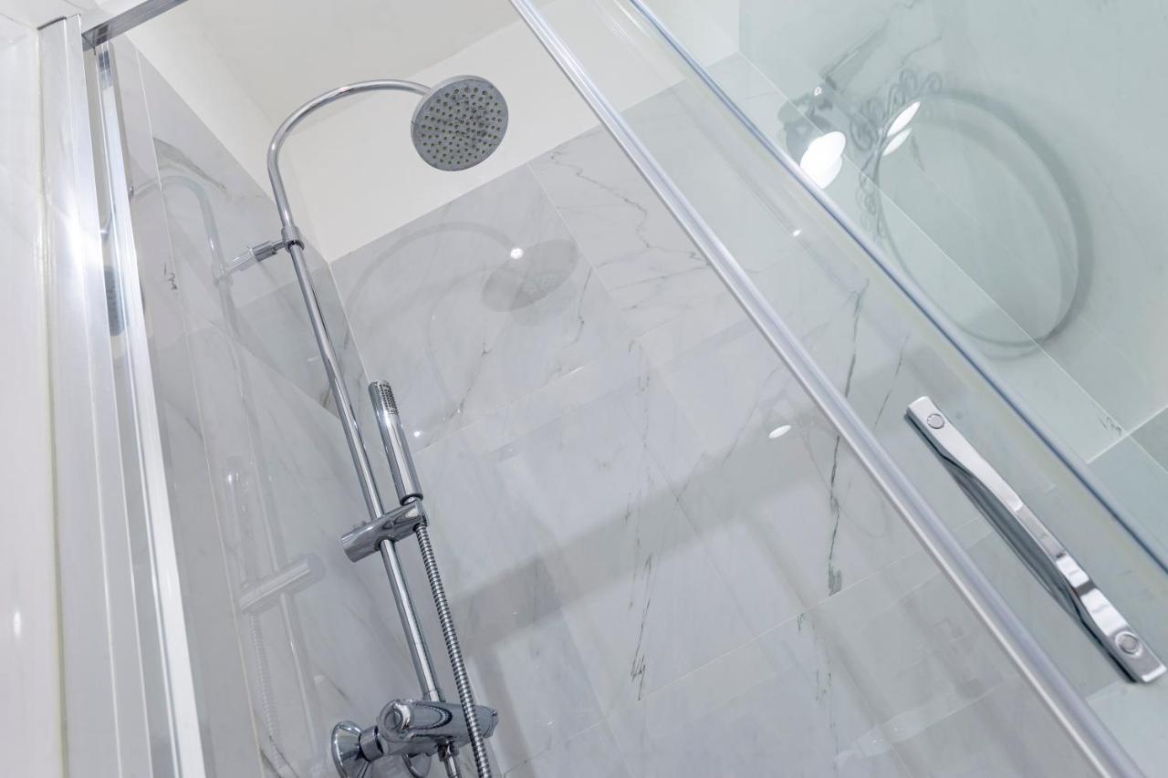 Amazing Studio In The City Center + Wifi Trieste Extérieur photo